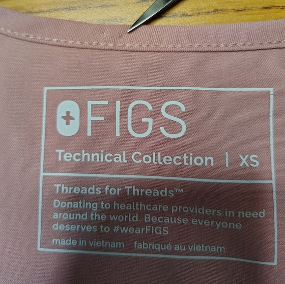 Figs scrub Casma top professional medical, mauve pink,3 pockets, XS. - Picture 8 of 14